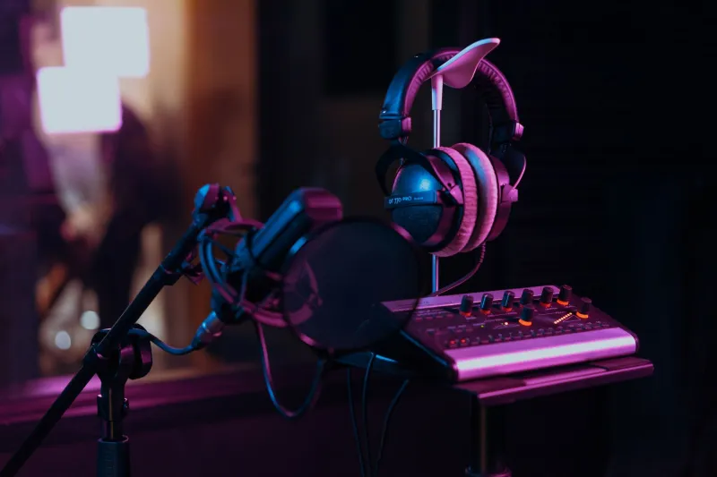 Bedroom Studios and Big Breaks: How Small-Town Sound Engineers Are Rewriting the Rules