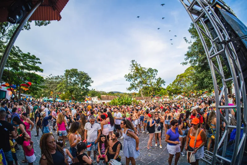 Pack a Bag and Skip the Tourist Traps: The Case for Small-Town Entertainment Travel